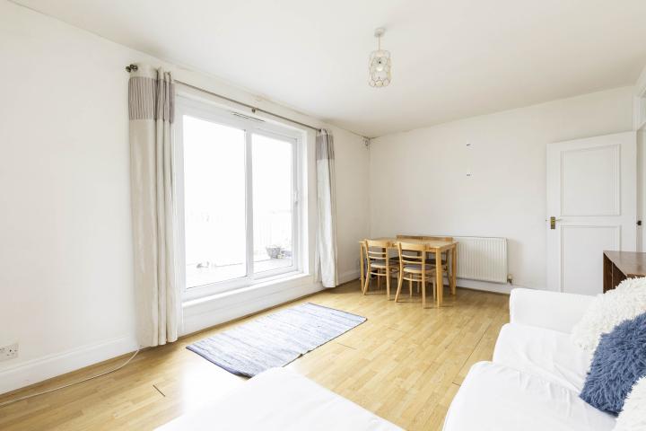 Modern and Central Apartment Belton Road, Willesden Green